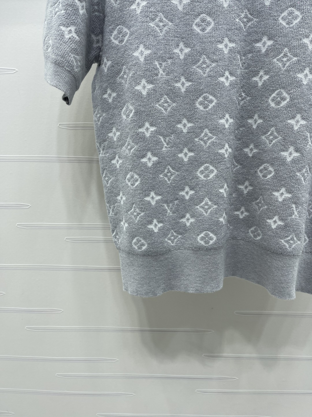 Women's short sleeves